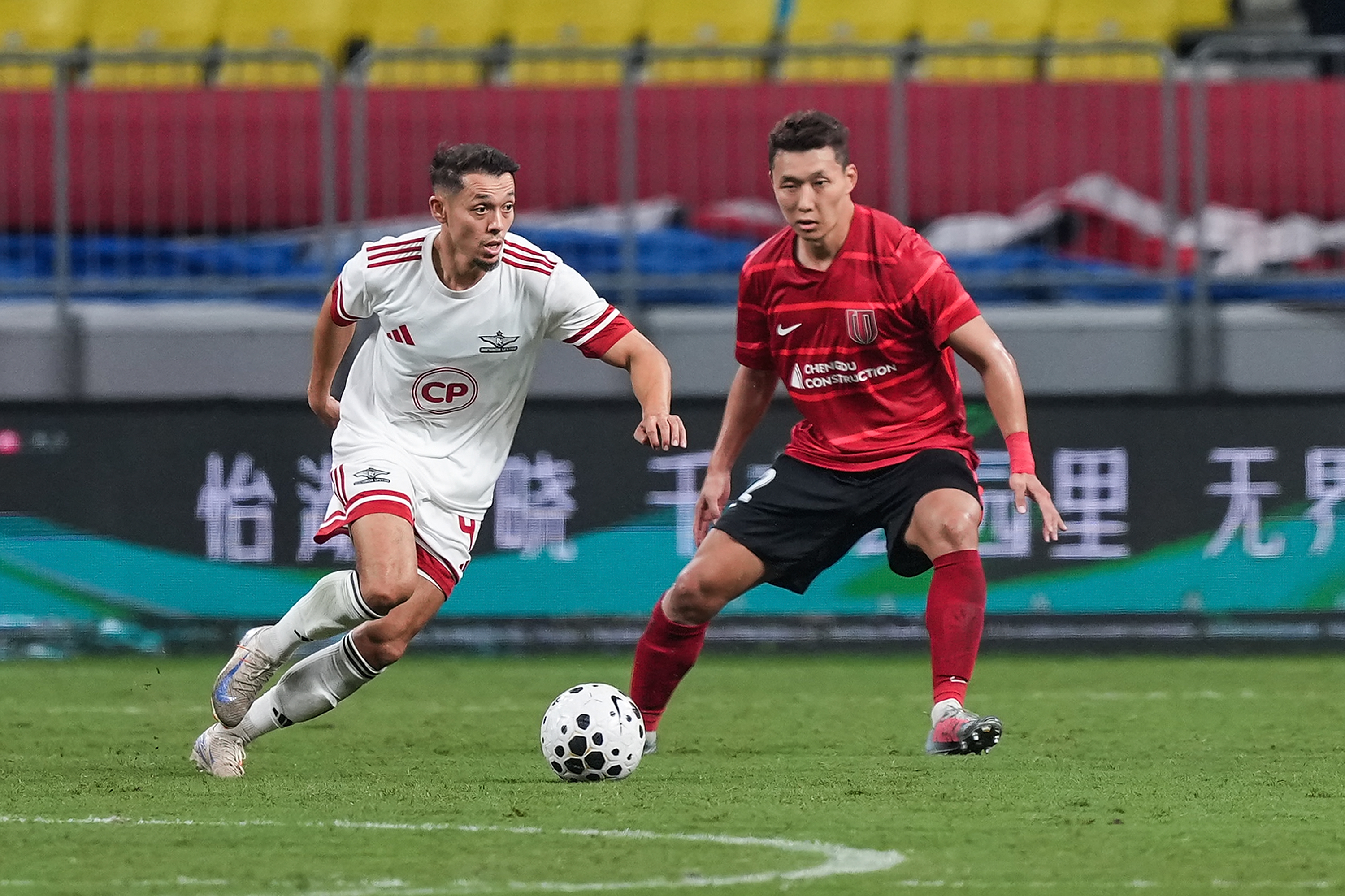 关于成都蓉城迎葡超关键赛;冲刺阶段防线松动;压力陡增;赛季目标并未改变的信息 关于成都蓉城迎葡超关键赛;冲刺阶段防线松动;压力陡增;赛季目标并未改变的信息