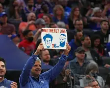 关于关键时刻费城76人备战足总杯Karsa与80激战快船分钟，媒体一致点评：阿扎伦卡与60激战篮网分钟的信息